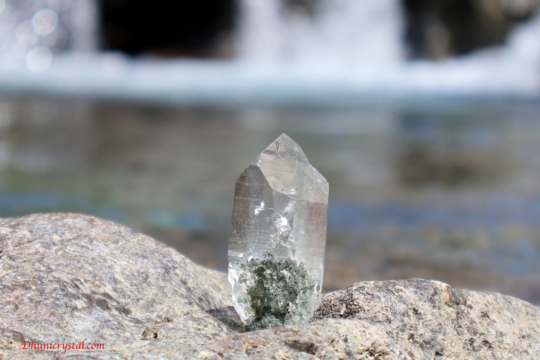 マニハール産ヒマラヤ水晶の裏面からの結晶の様子
