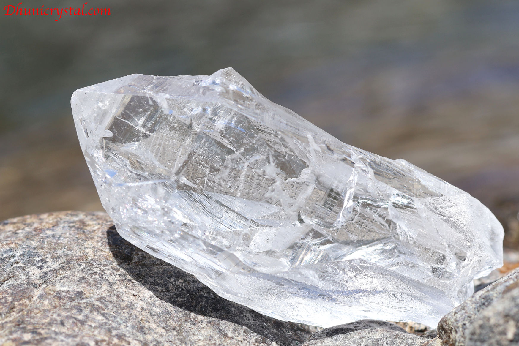 マニハール産ヒマラヤ水晶の裏面からの結晶の様子