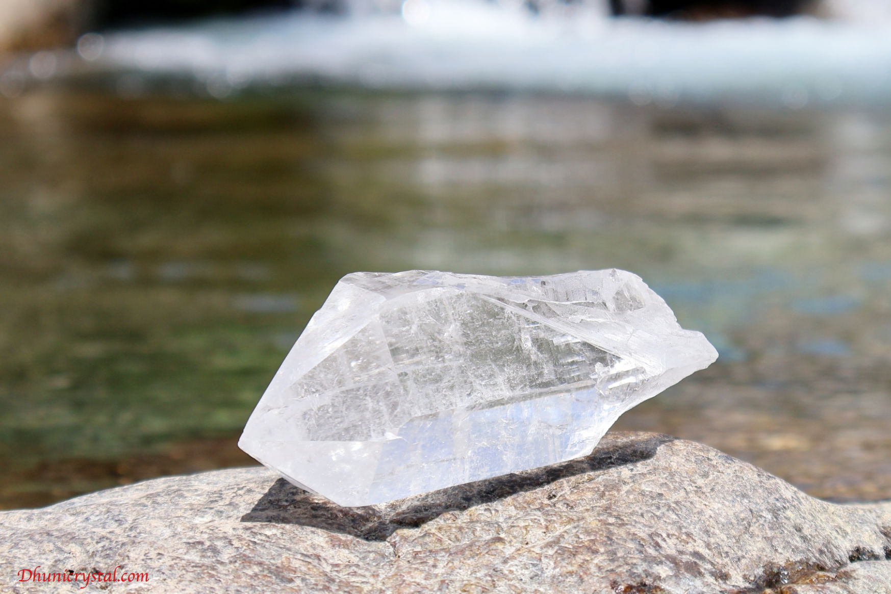 マニハール産ヒマラヤ水晶の裏面からの結晶の様子