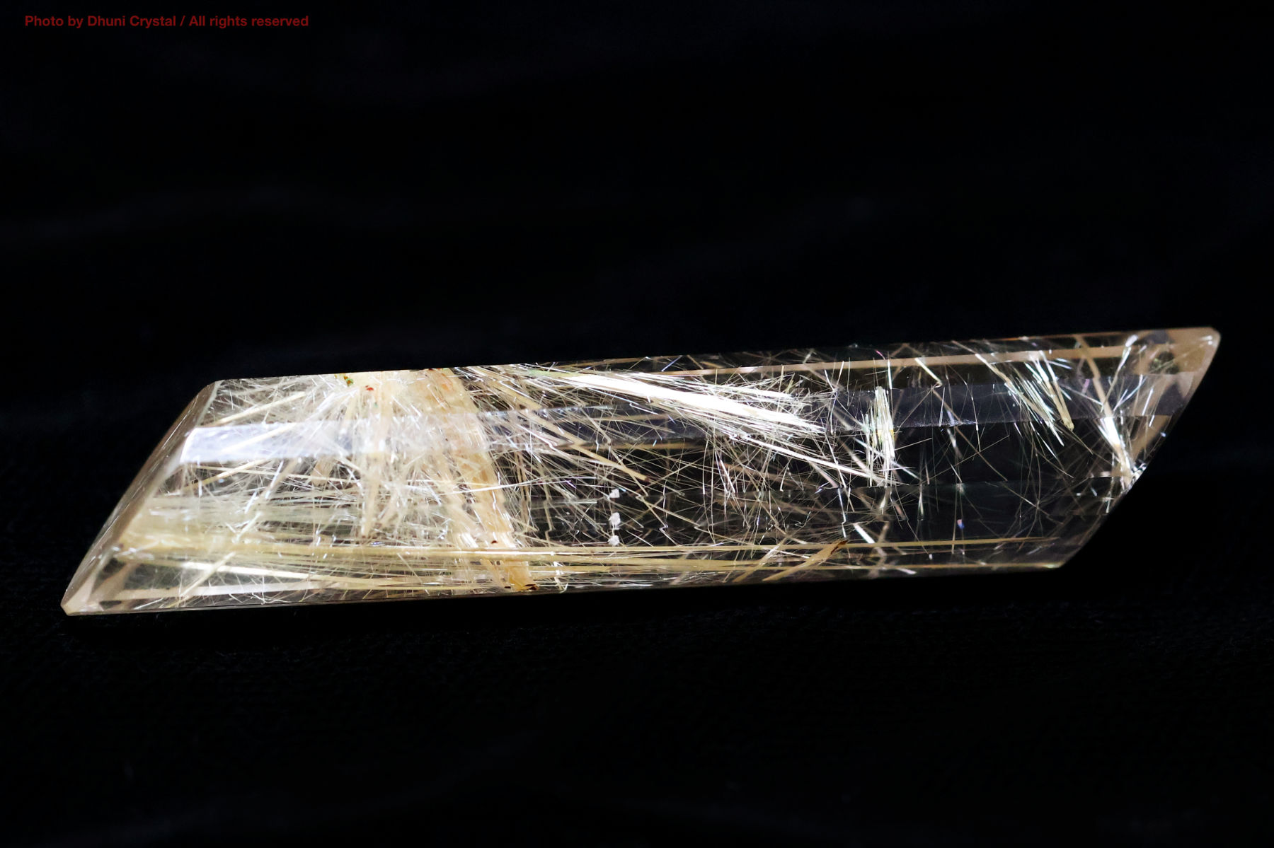 ルチルクォーツスティック状の側面写真/高級感