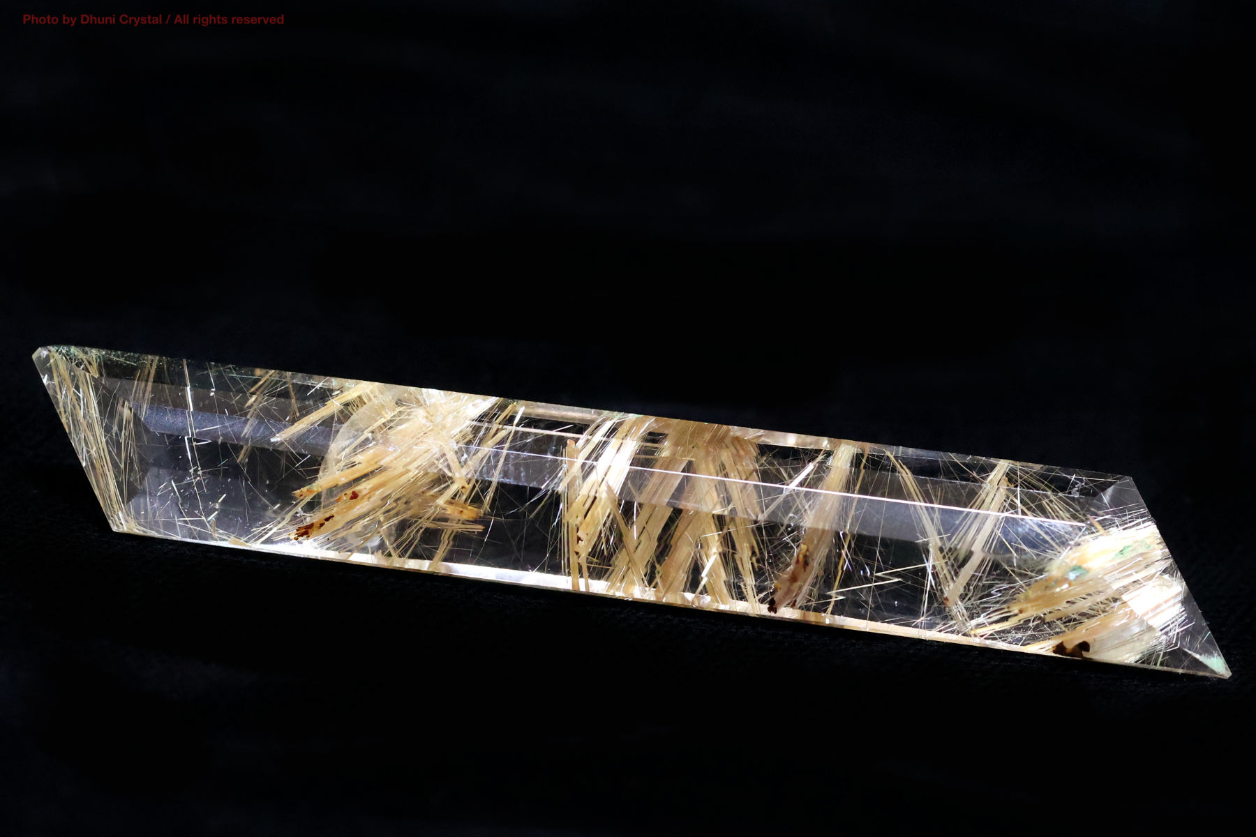 ルチルクォーツスティック状の側面写真/高級感