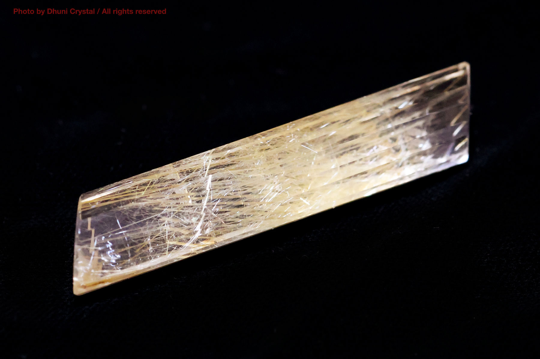 ルチルクォーツスティック状の側面写真/高級感