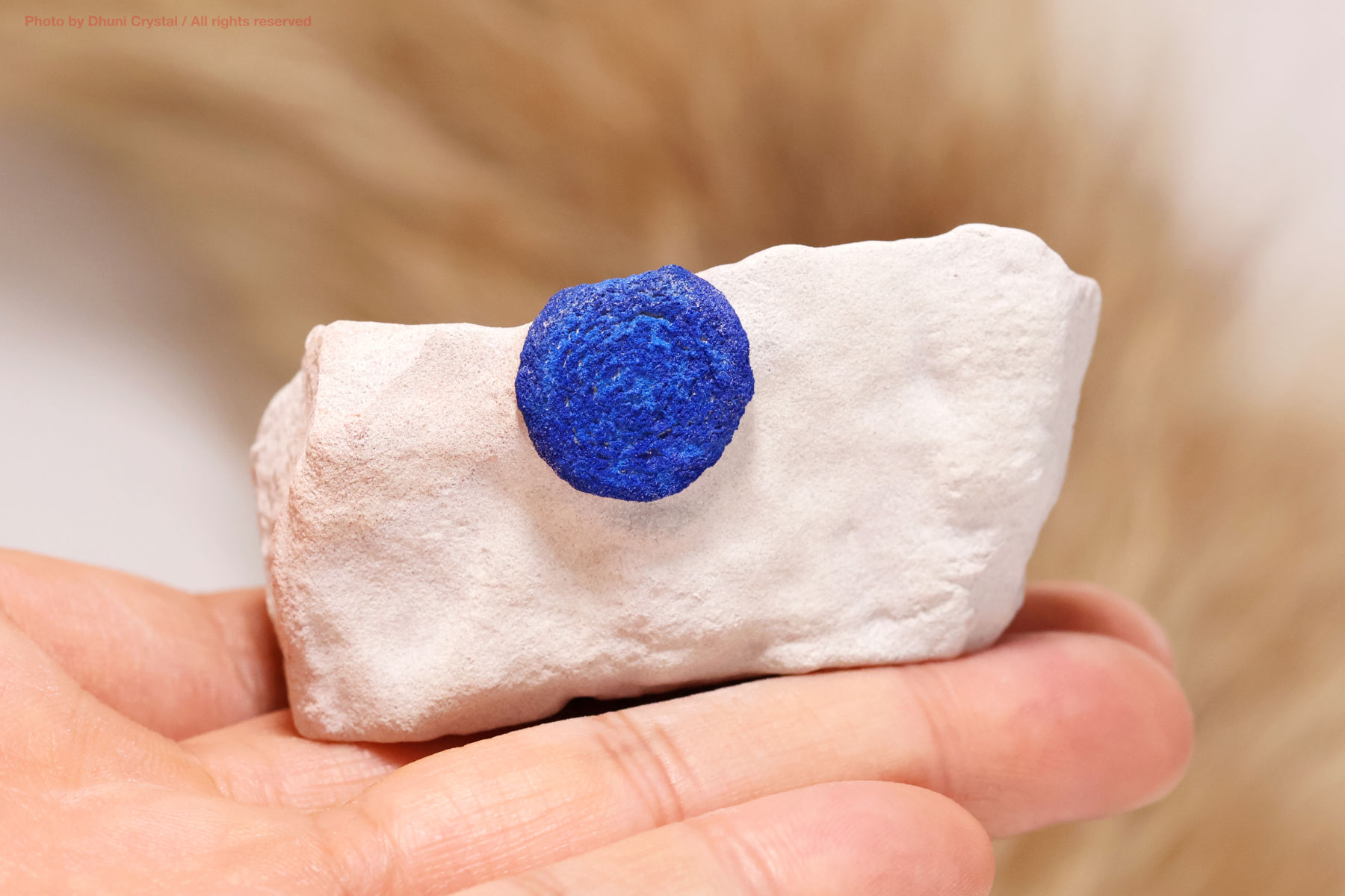 アズライト手の上の画像