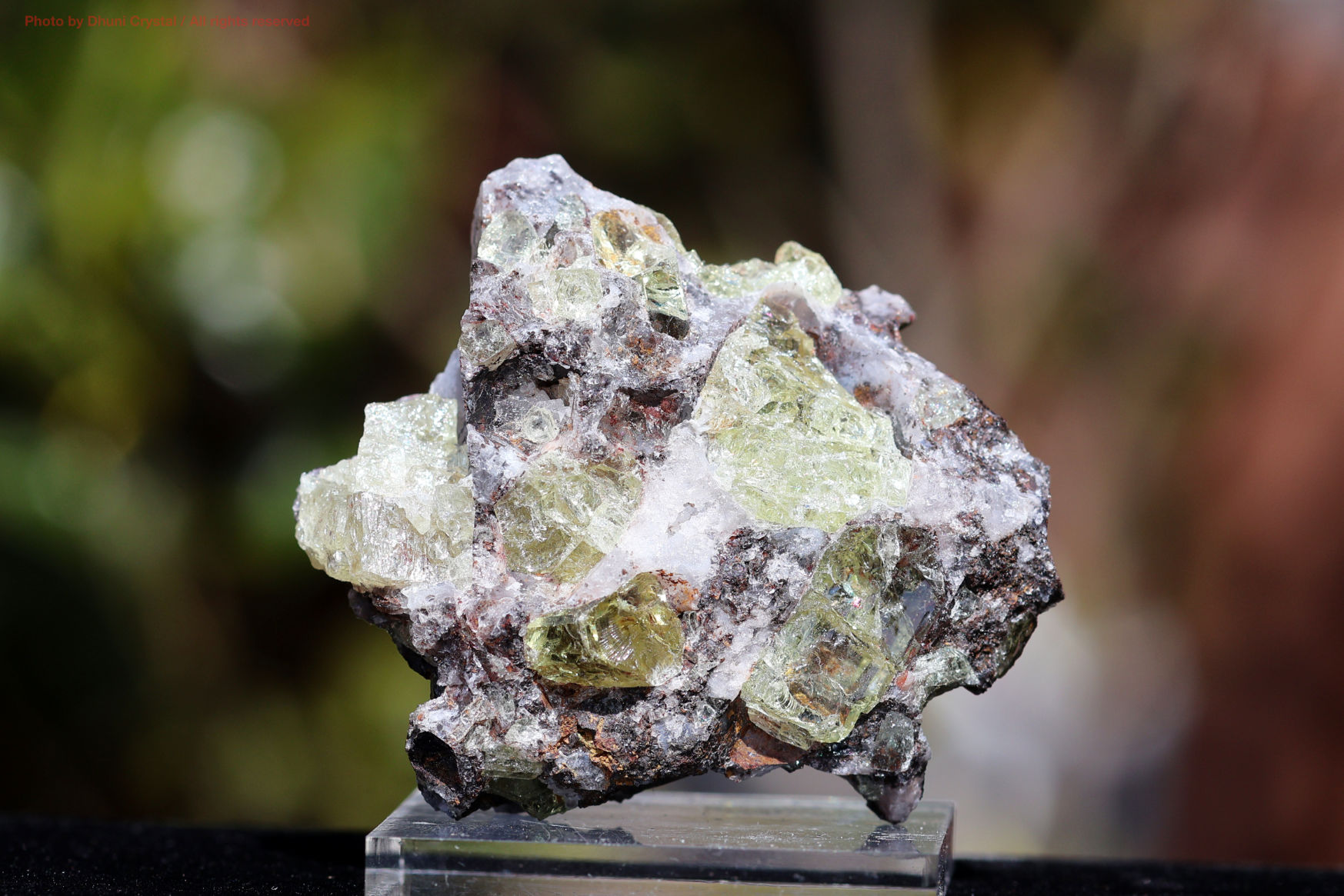 イエローアパタイト原石の画像” loading=