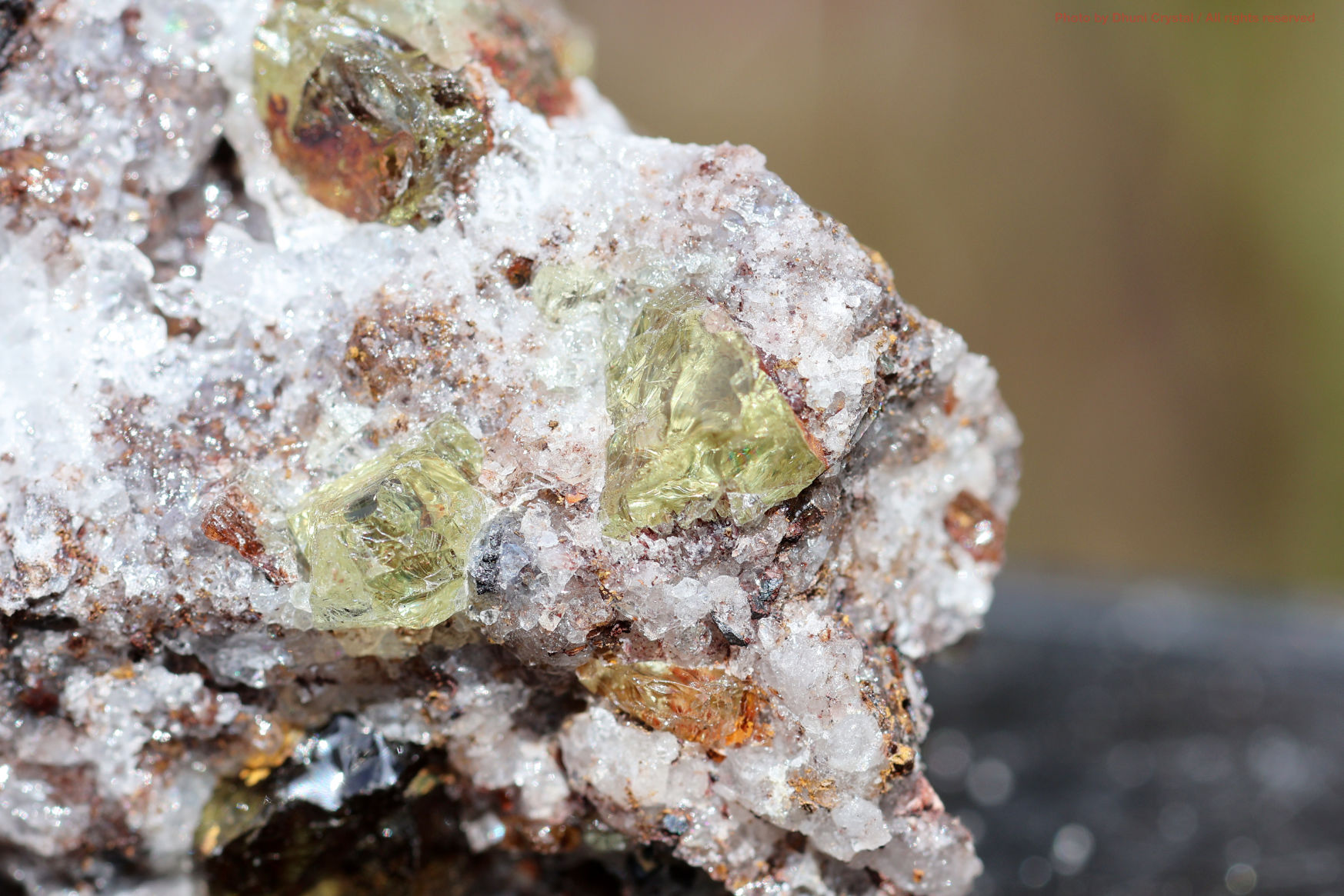 イエローアパタイト原石の画像