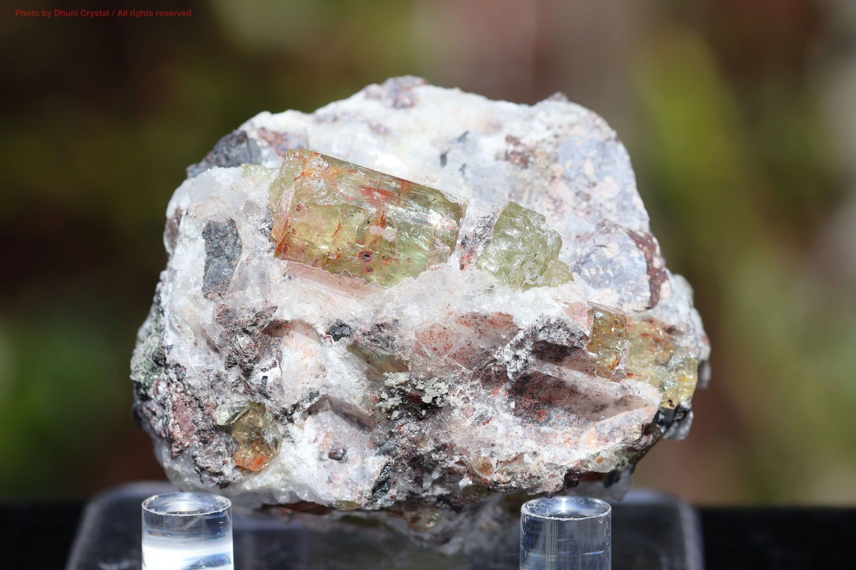 イエローアパタイト原石の画像” loading=