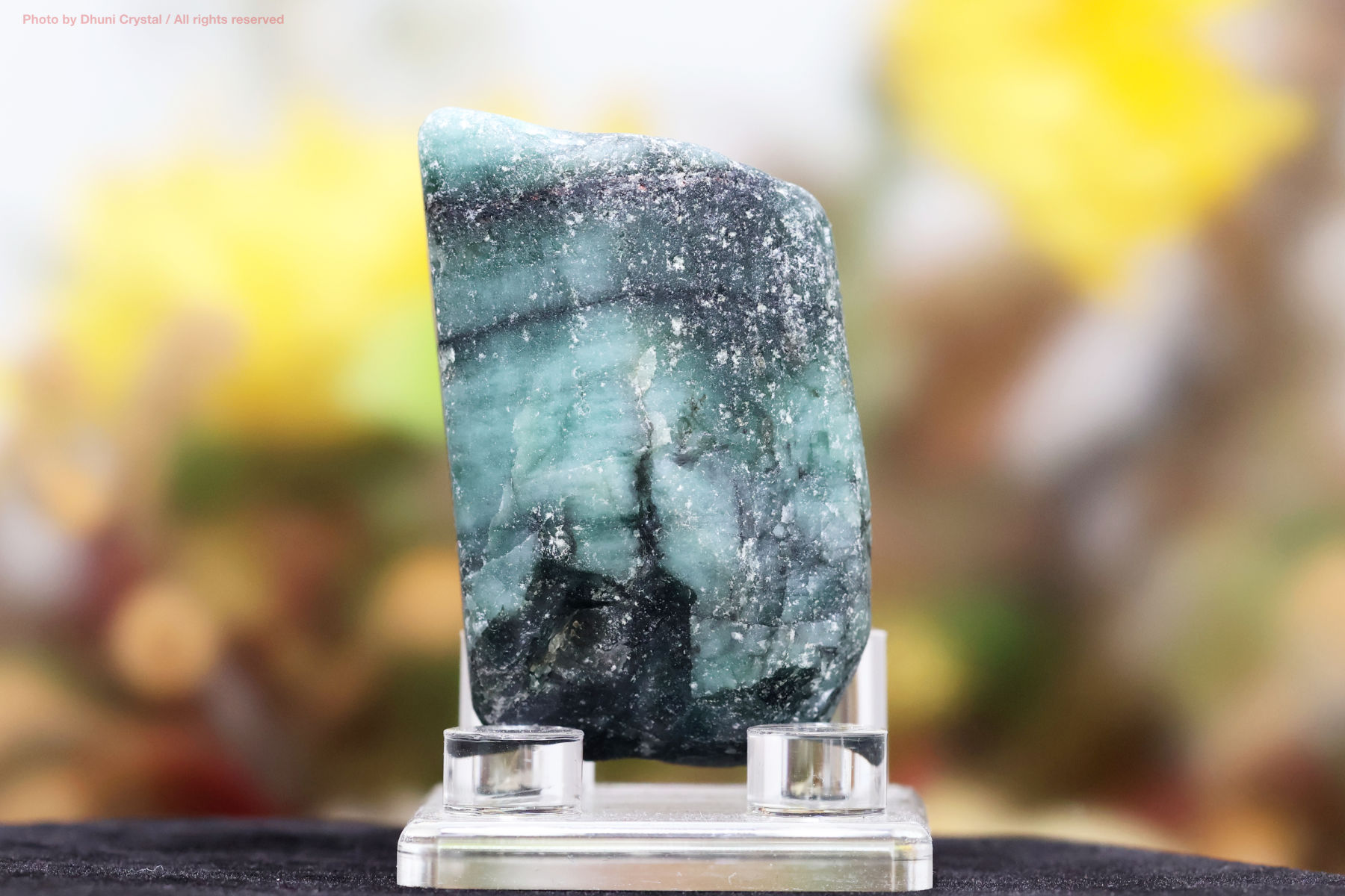 エメラルド原石の画像” loading=