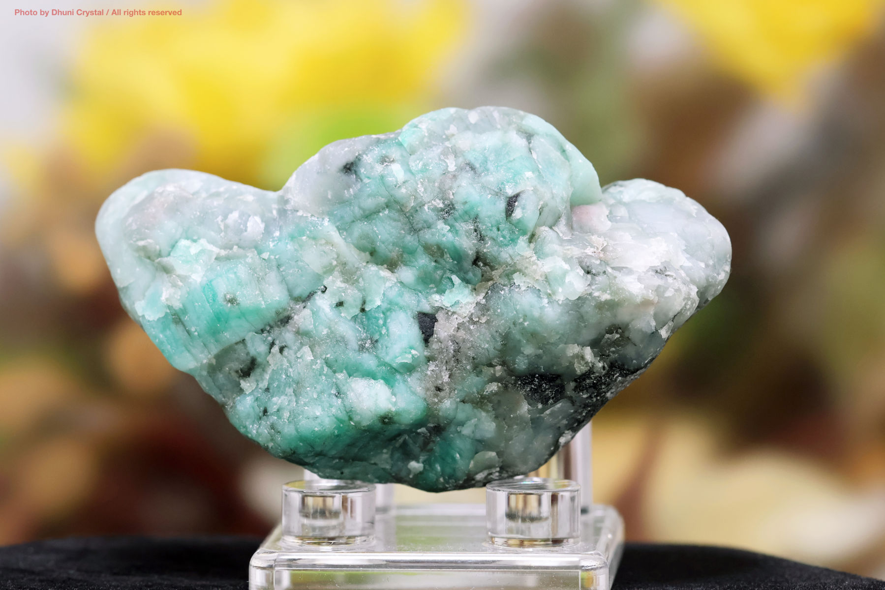 エメラルド原石の画像” loading=