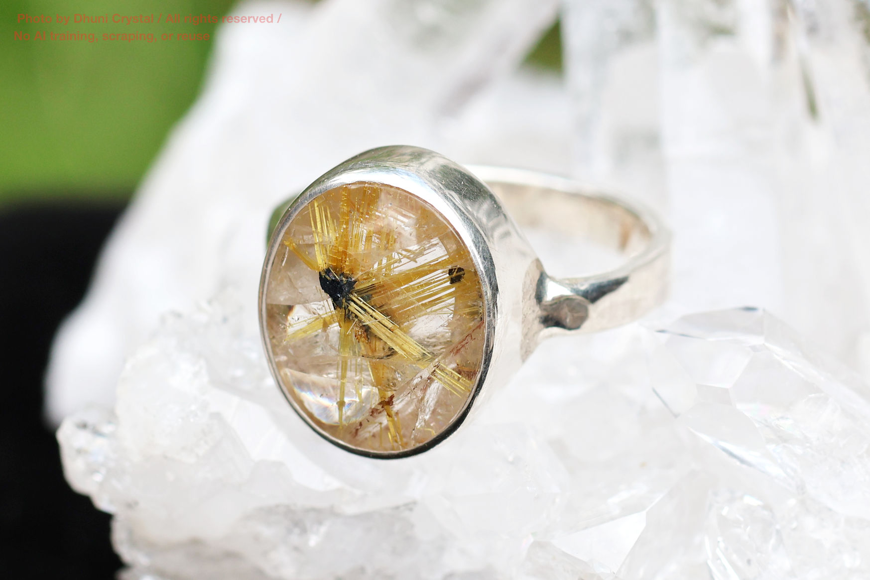 ルチルの側面画像