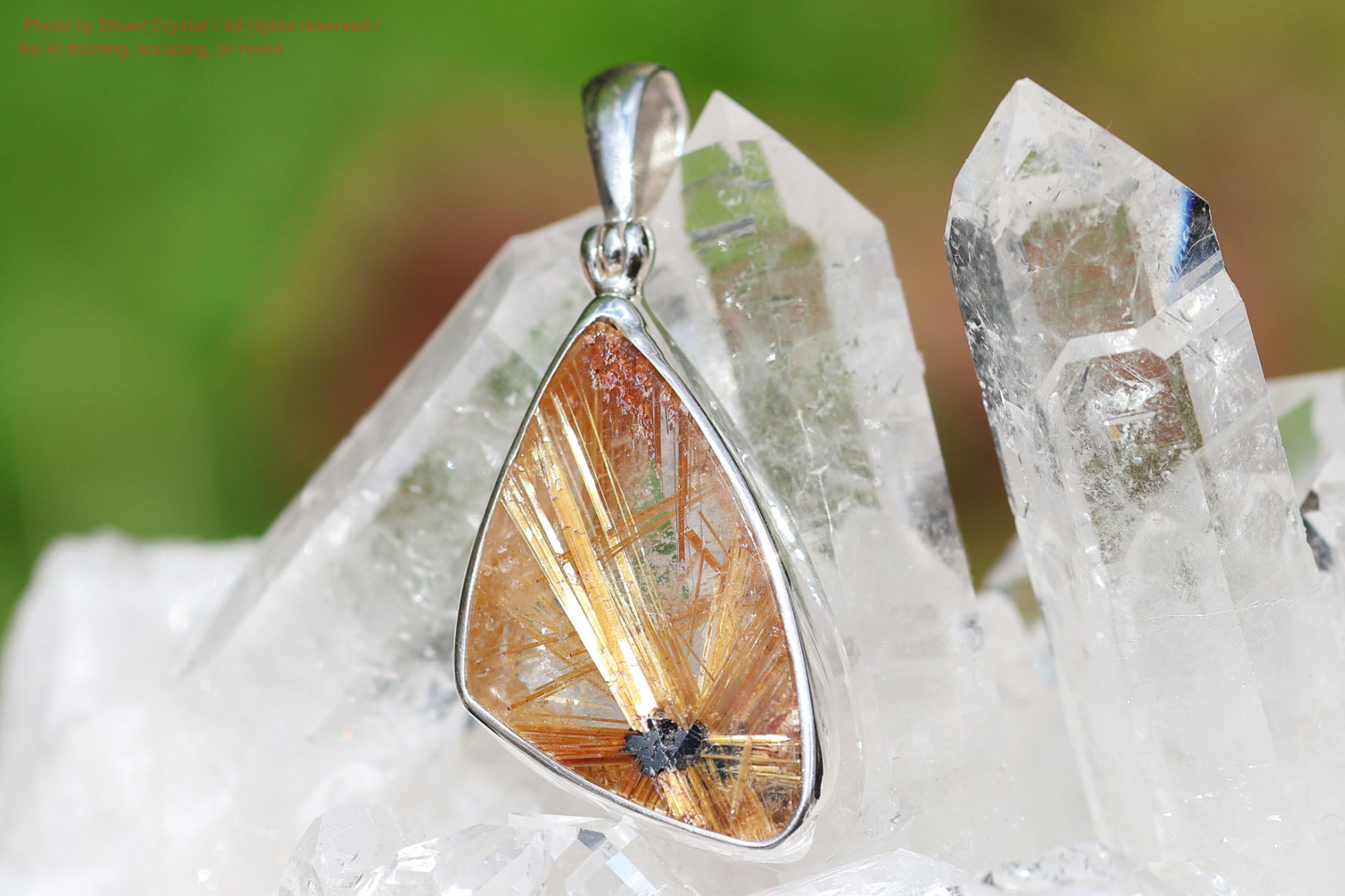 ルチルの側面画像