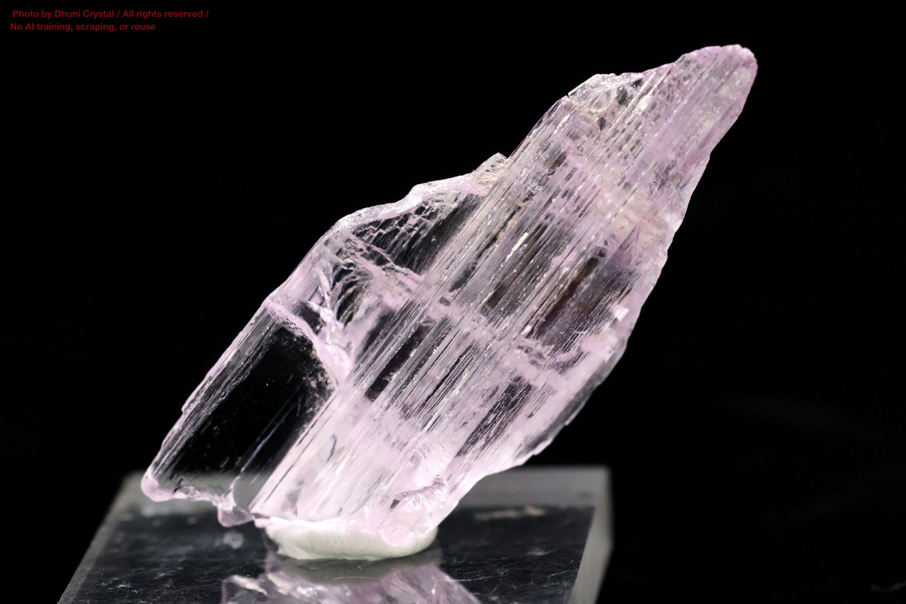 クンツァイトの写真” loading=