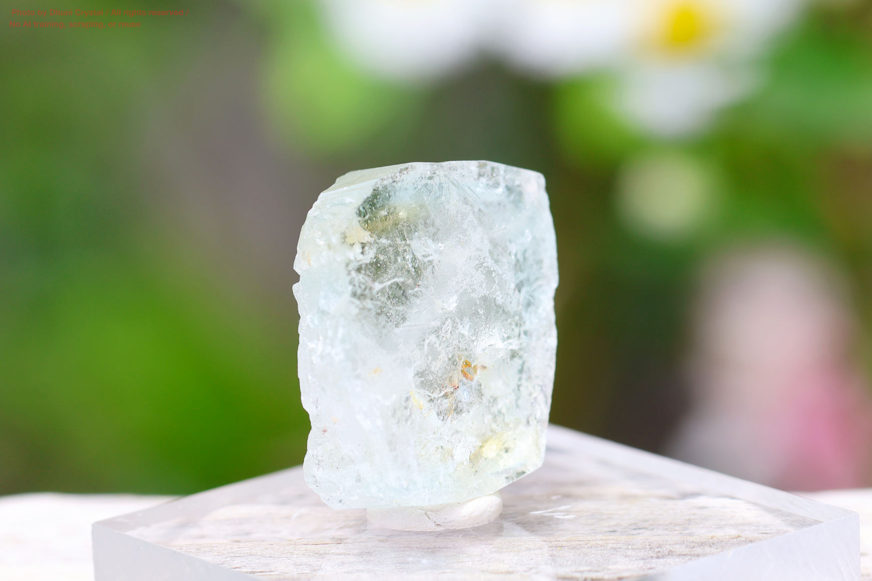 ブルートパーズ結晶の側面画像