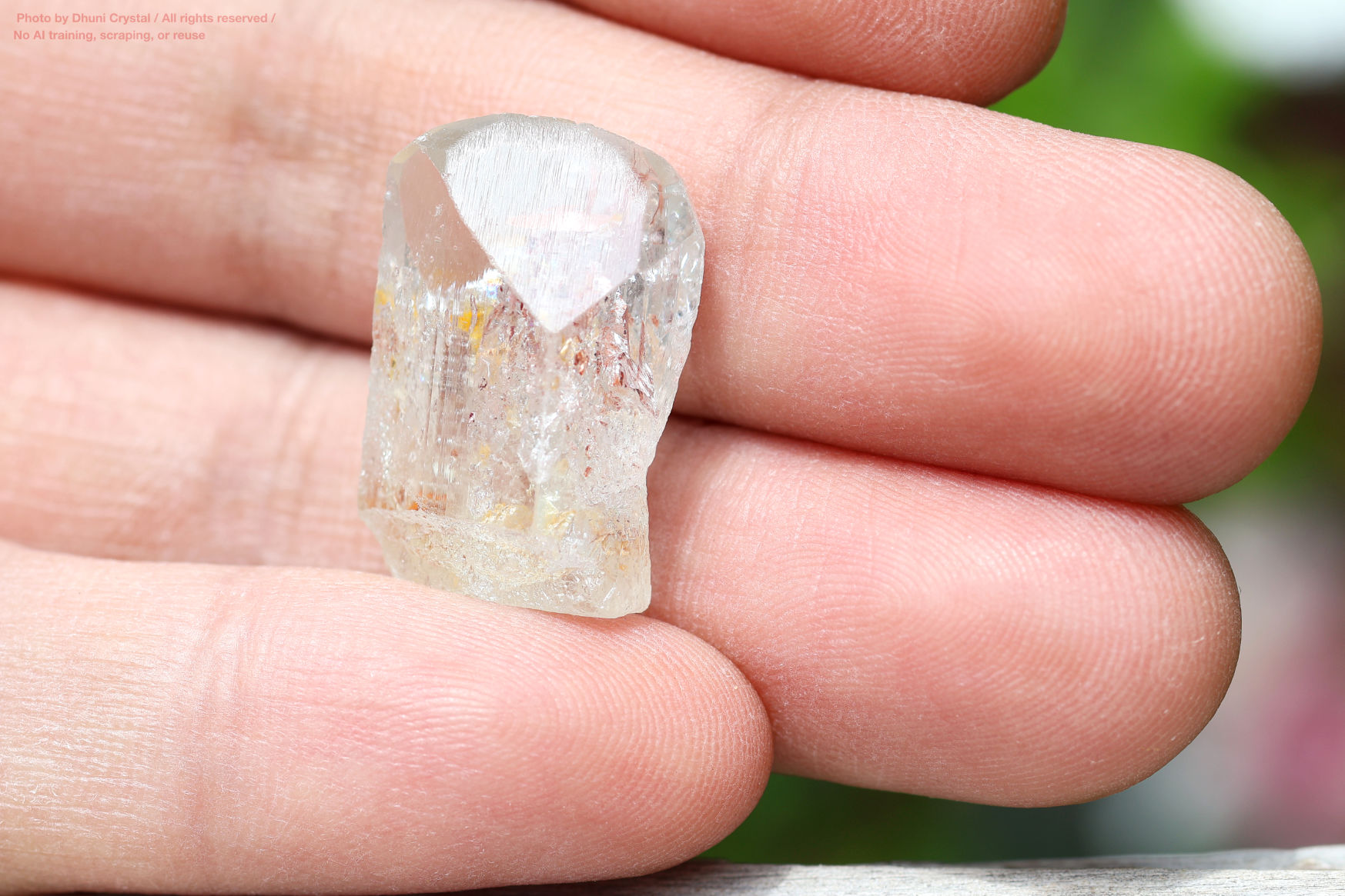 ブルートパーズ結晶の拡大画像