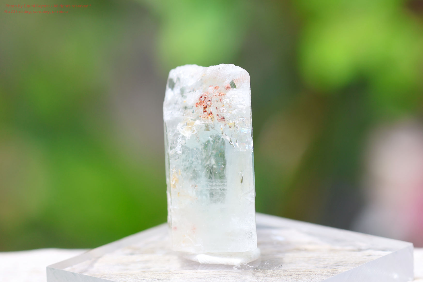 ブルートパーズ結晶の側面画像