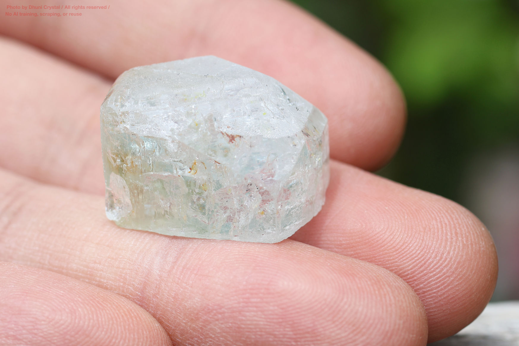 ブルートパーズ結晶の拡大画像