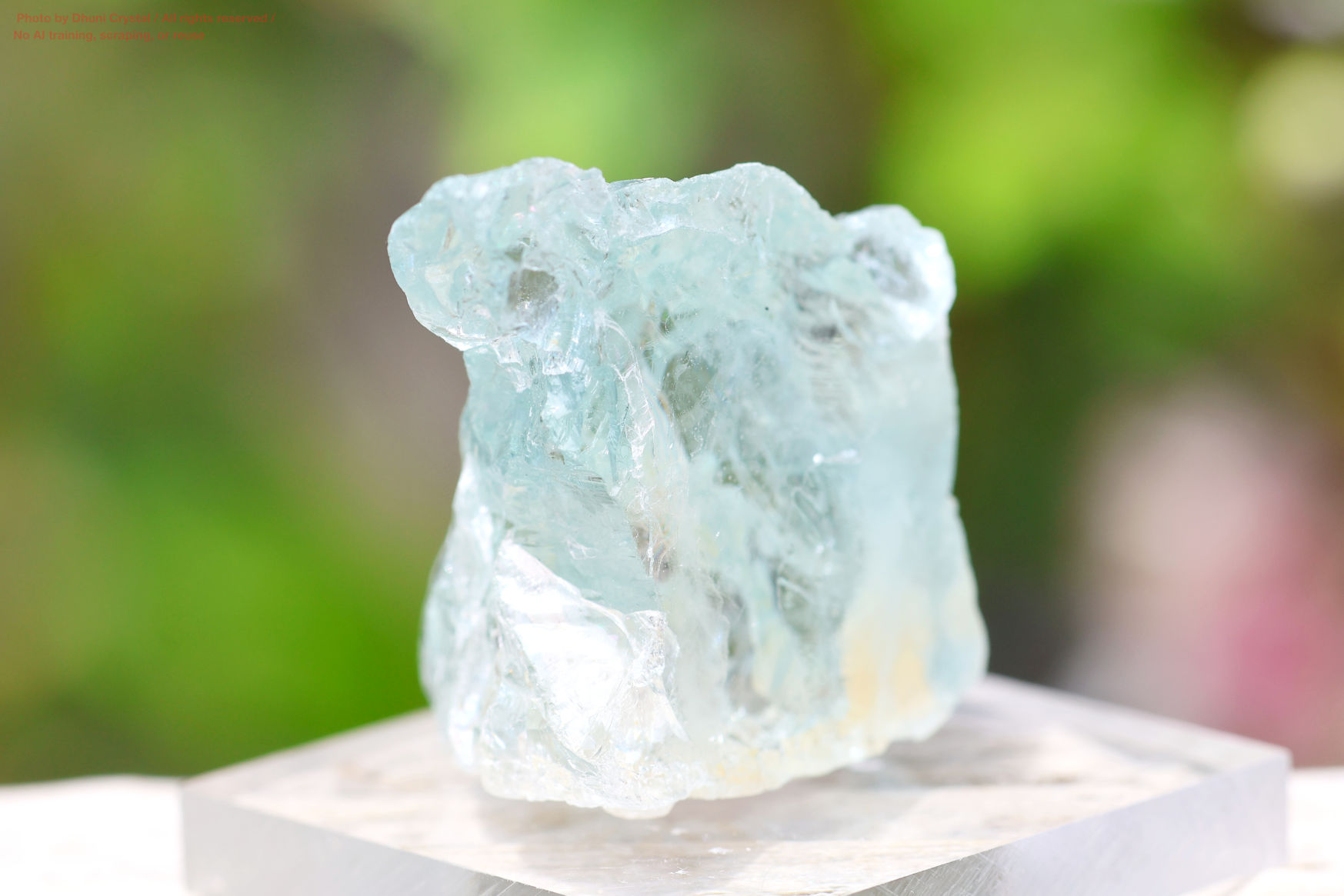 ブルートパーズ結晶の側面画像