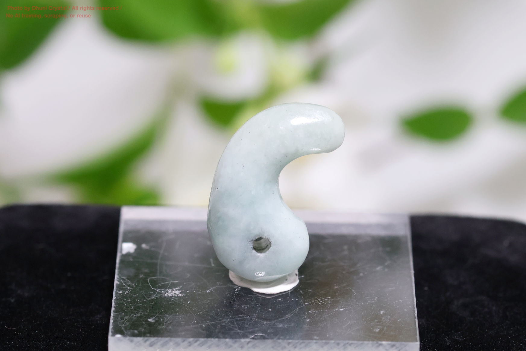 翡翠の側面画像