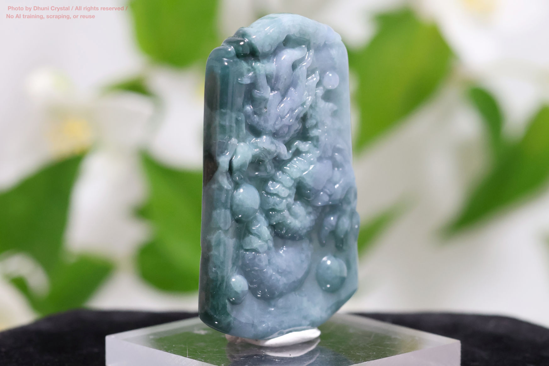 翡翠の側面画像