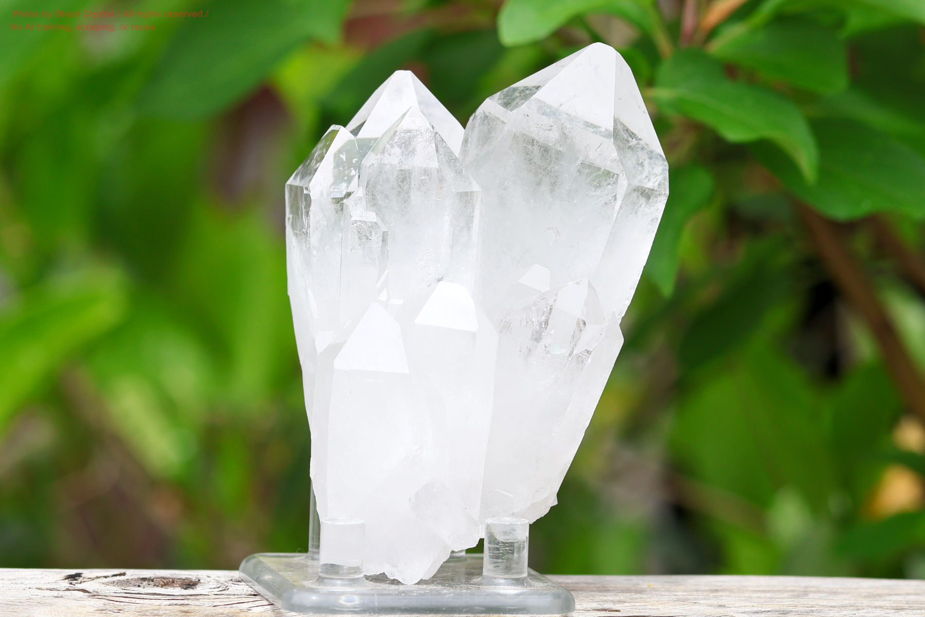 水晶クラスターの画像” loading=