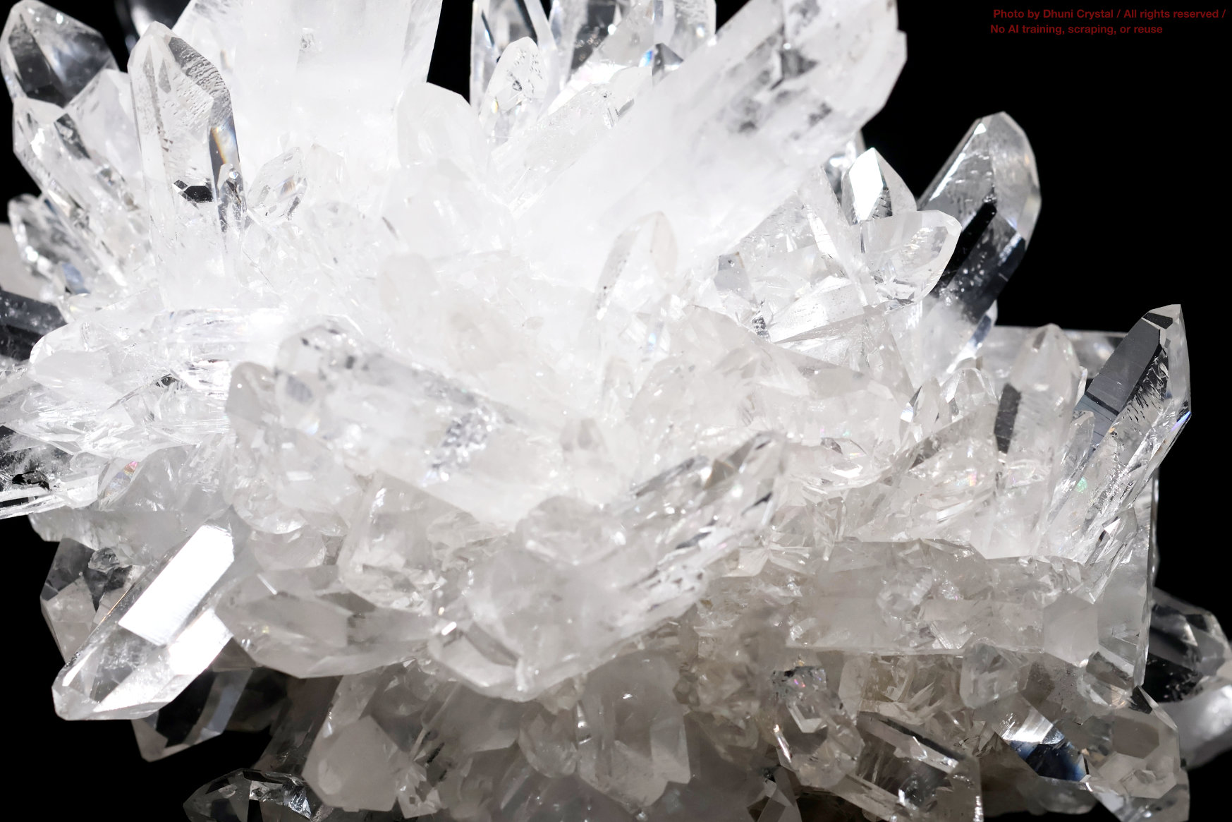 ヴィジョンクォーツクラスター手の上の画像