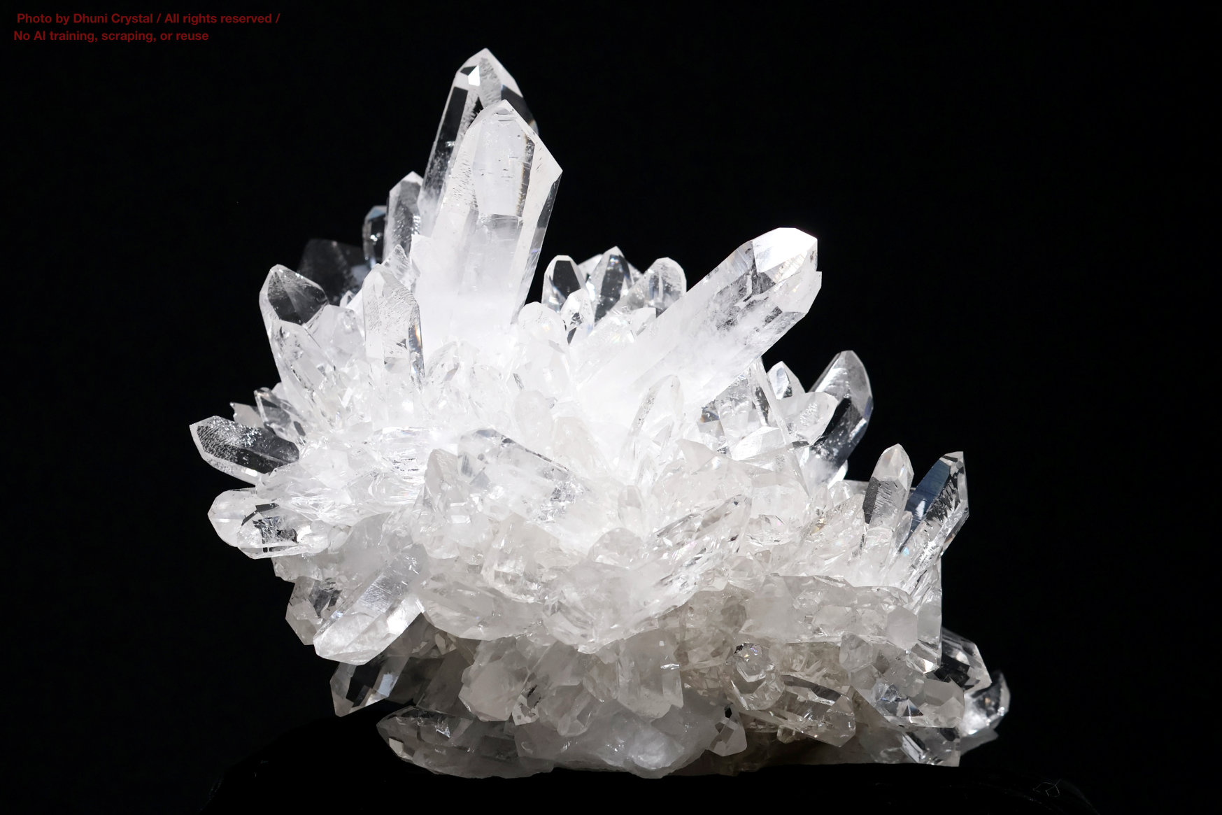 ヴィジョンクォーツクラスター手の上の画像