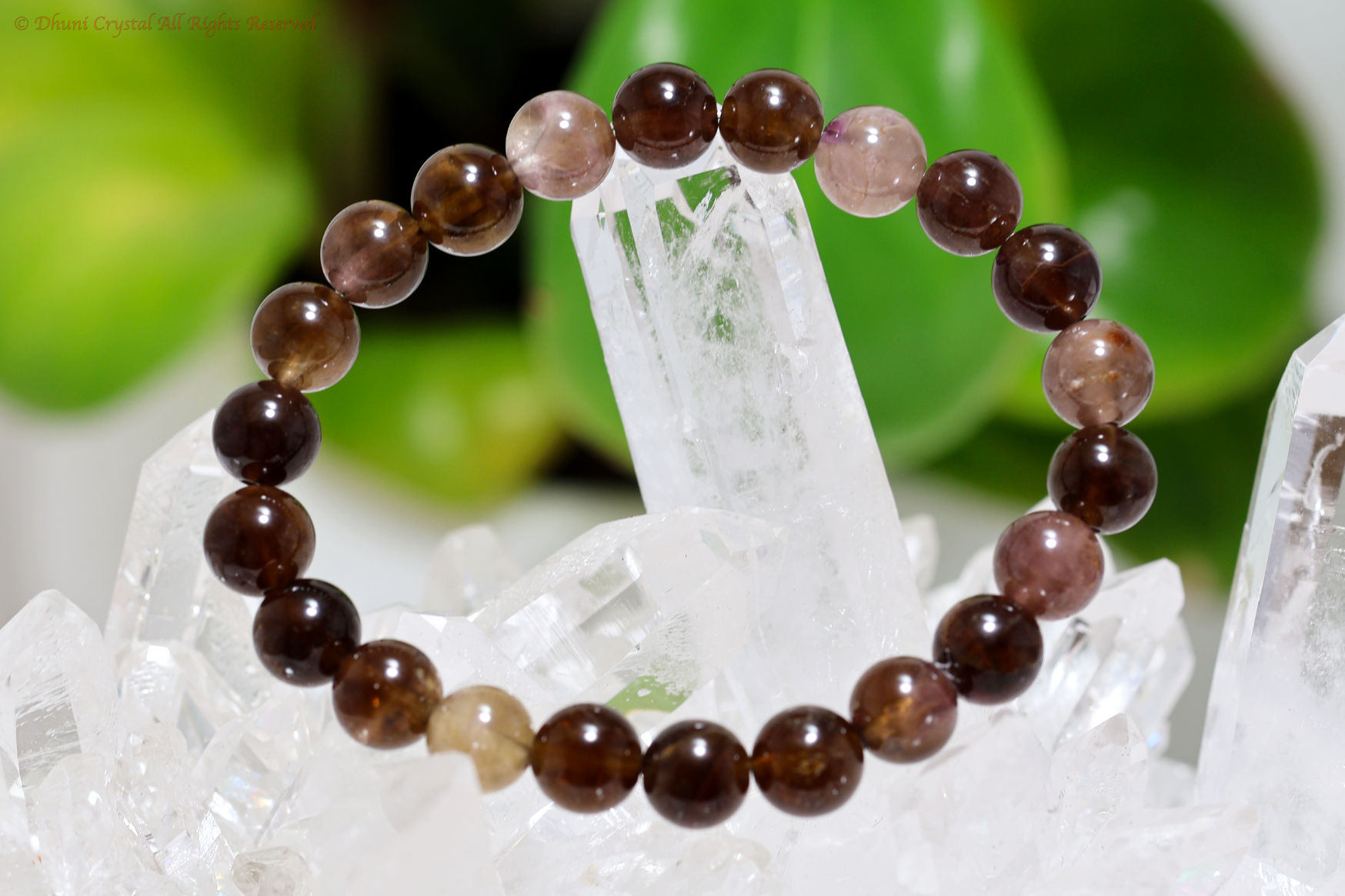 オーラスターライト23の原石 正面から見た結晶