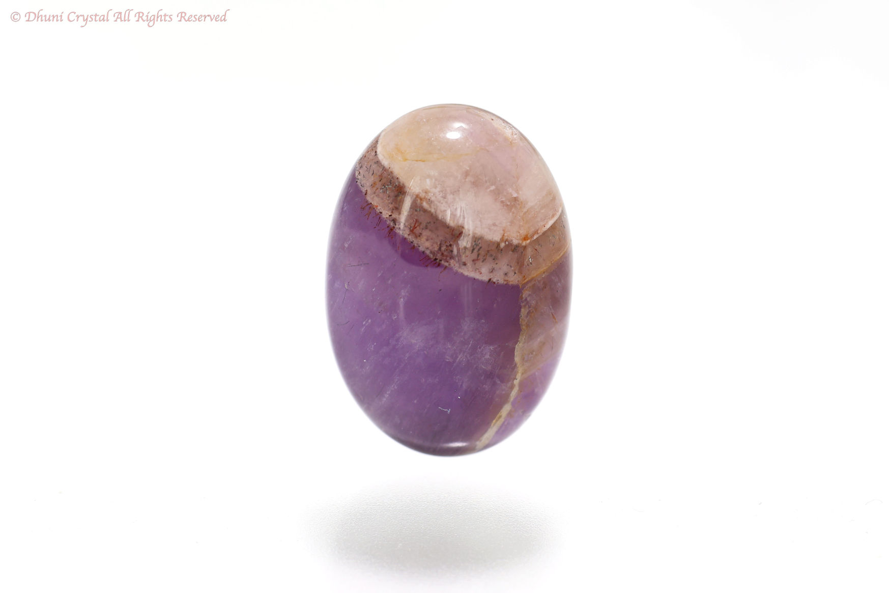 オーラスターライト23の原石 正面から見た結晶