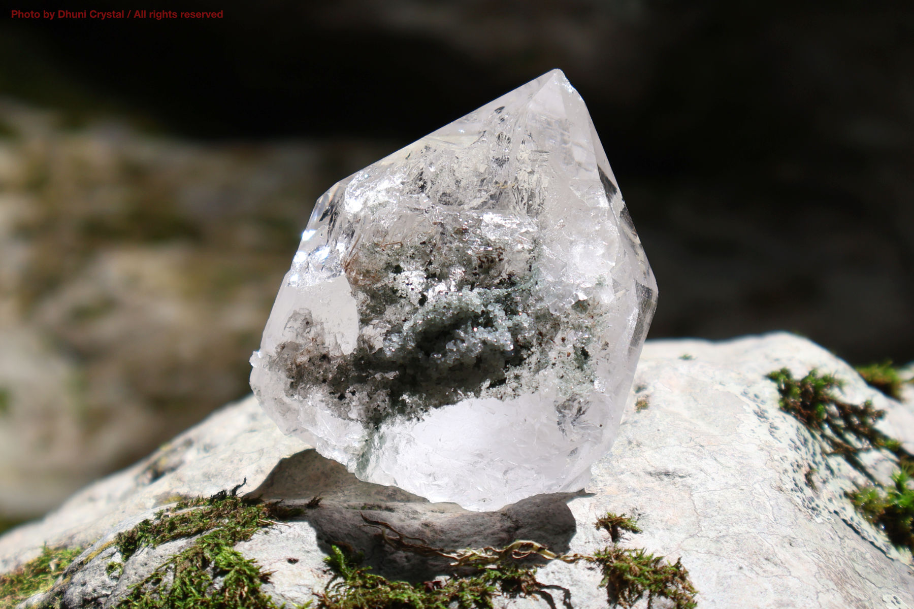 マニハール産ヒマラヤ水晶の裏面からの結晶の様子
