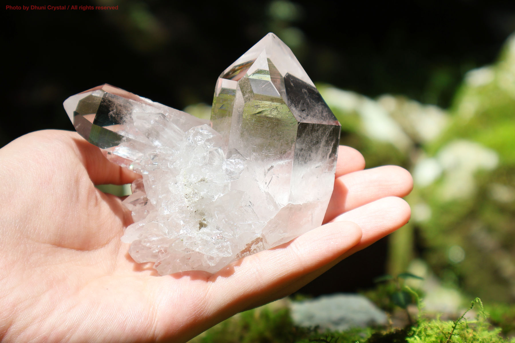 マニハール産ヒマラヤ水晶のアップで見た内部インクルージョン