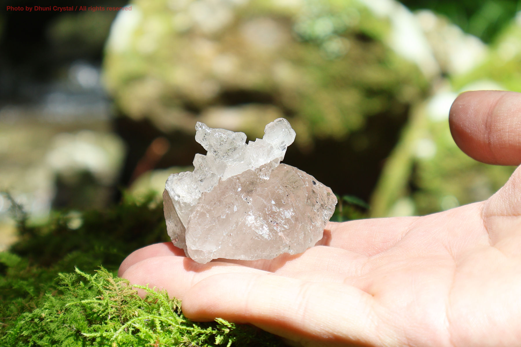 マニハール産ヒマラヤ水晶のアップで見た内部インクルージョン