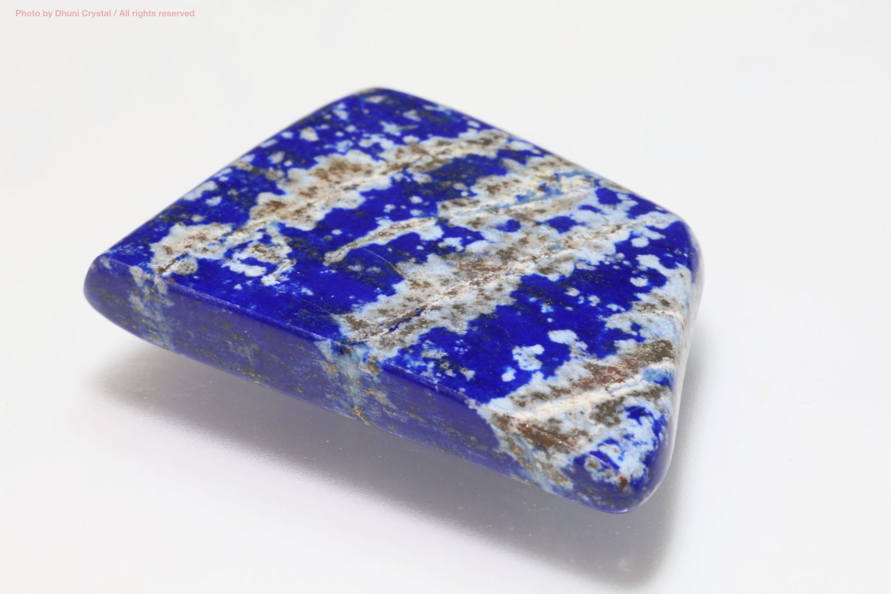 ラピスラズリ】深い瑠璃色に宿る叡智と守護の石｜天然石・パワーストーン