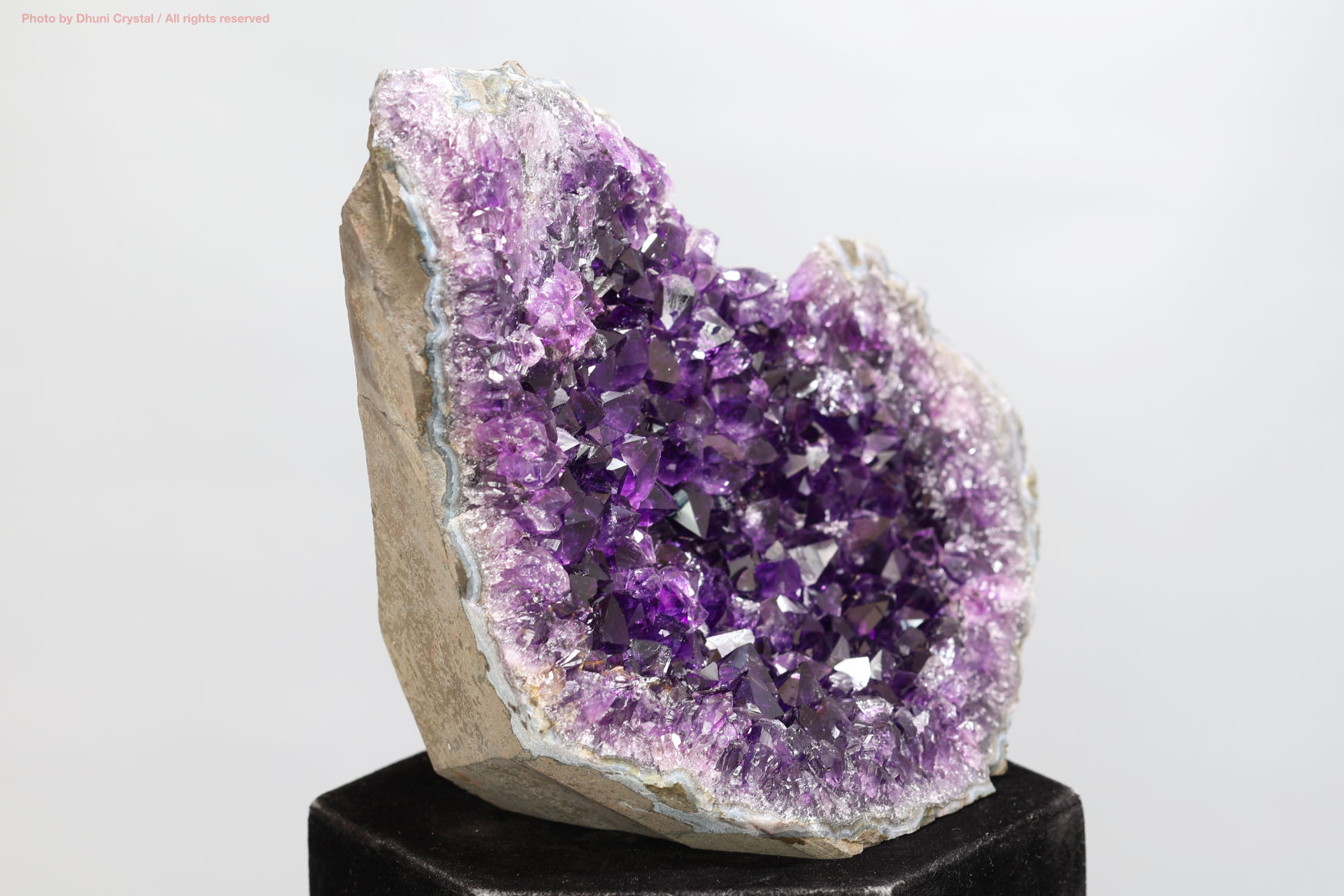 アメジストクラスター 空間を浄化し心を癒す高波動のヒーリングストーン