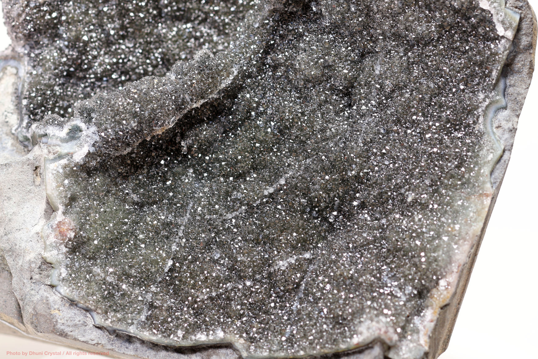 ブラックアメジスト 深い浄化と強い守護をもたらす神秘のクリスタル