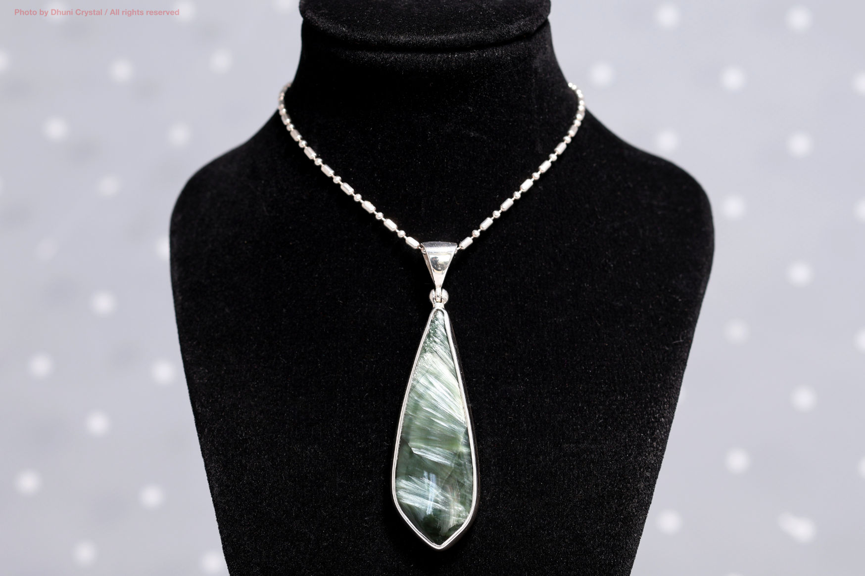 セラフィナイト 天使の羽のような光を宿す癒しのストーン