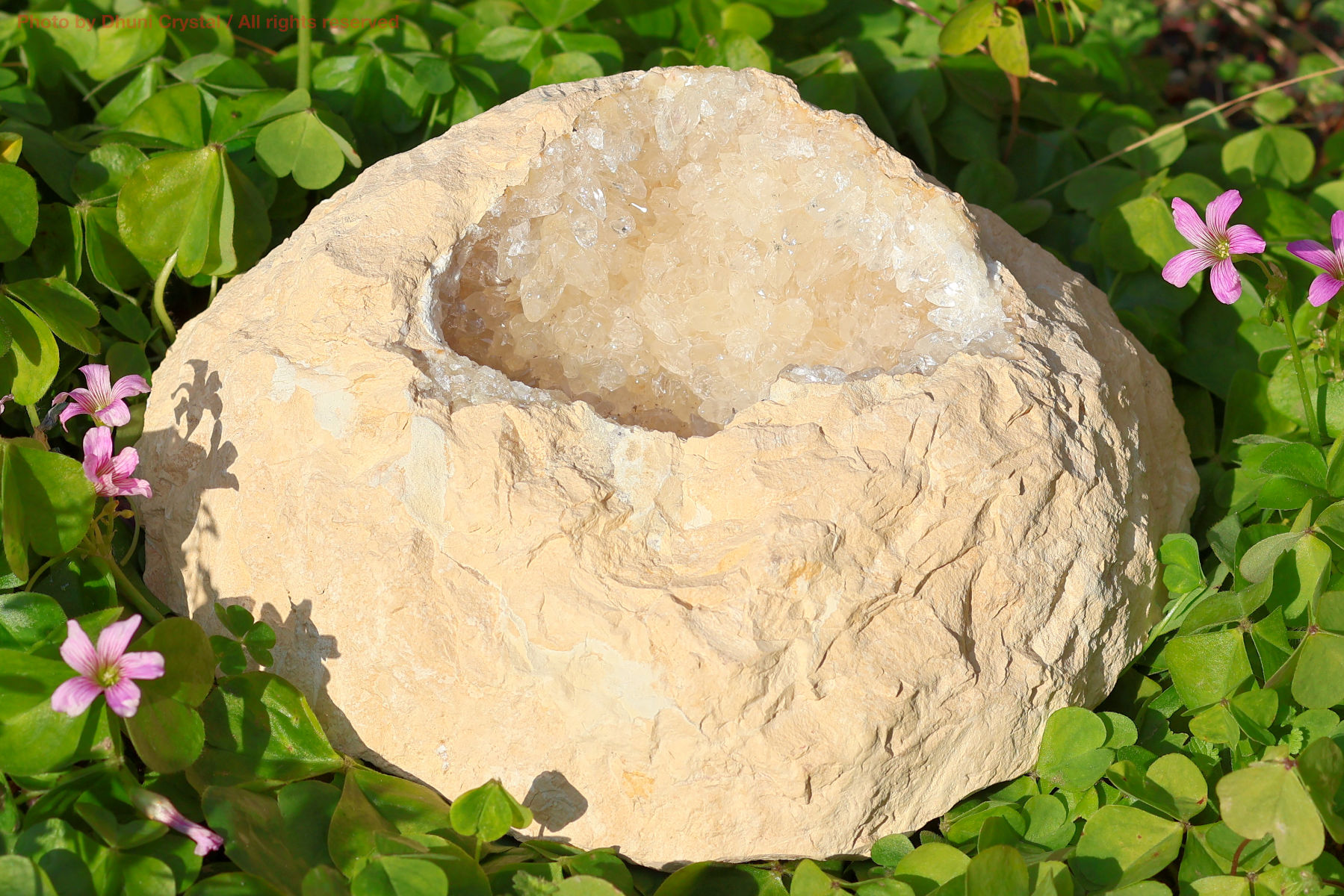 カルサイトクラスター 空間を明るく浄化する癒しの結晶群