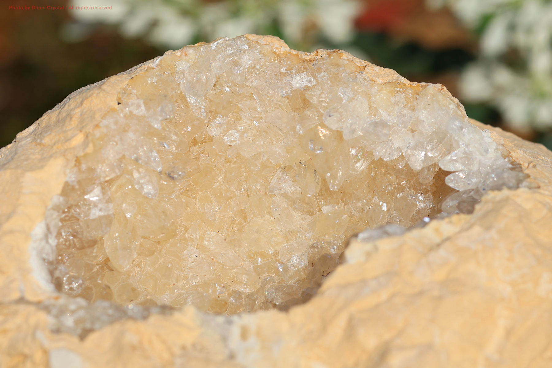 カルサイトクラスター 空間を明るく浄化する癒しの結晶群