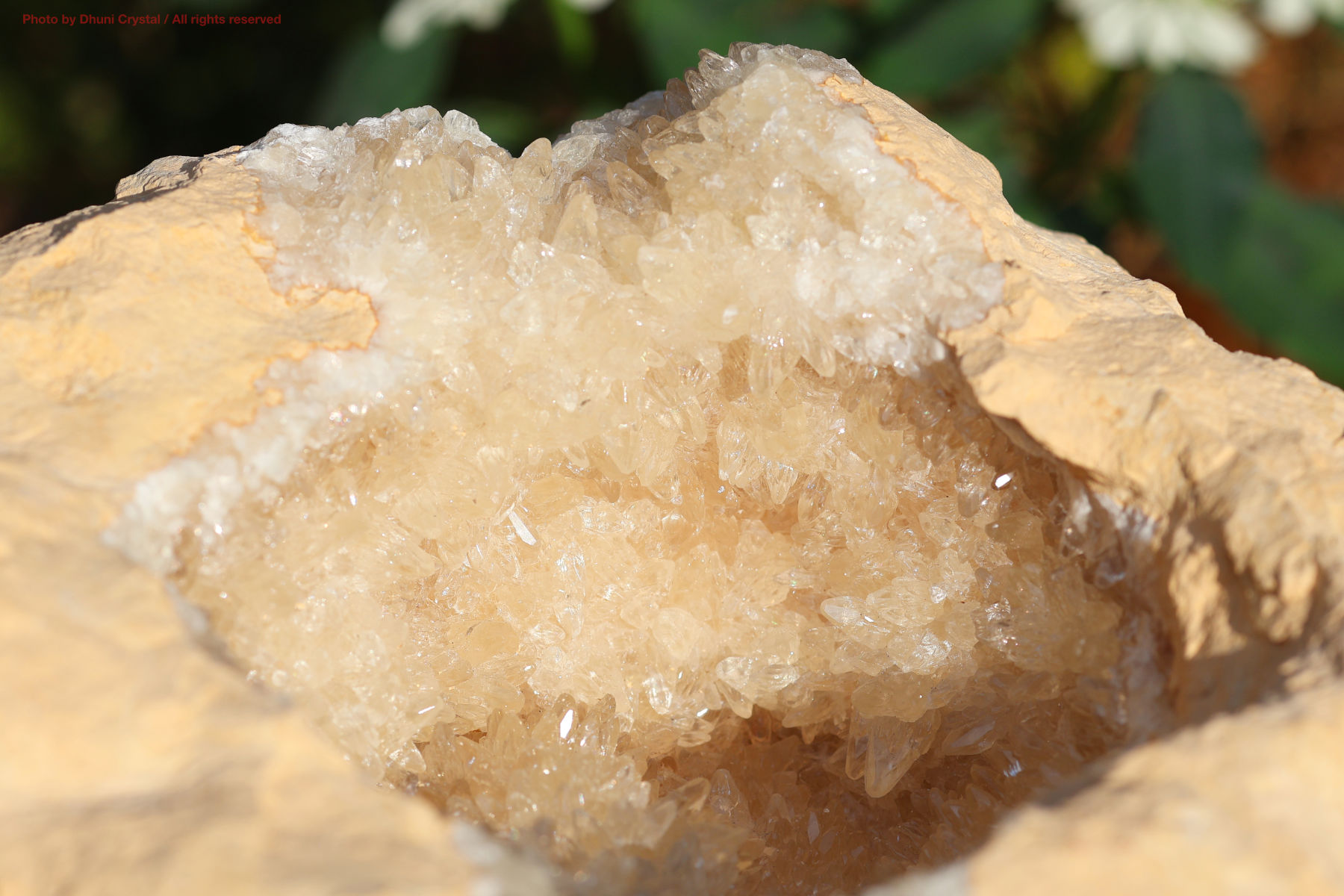 カルサイトクラスター 空間を明るく浄化する癒しの結晶群