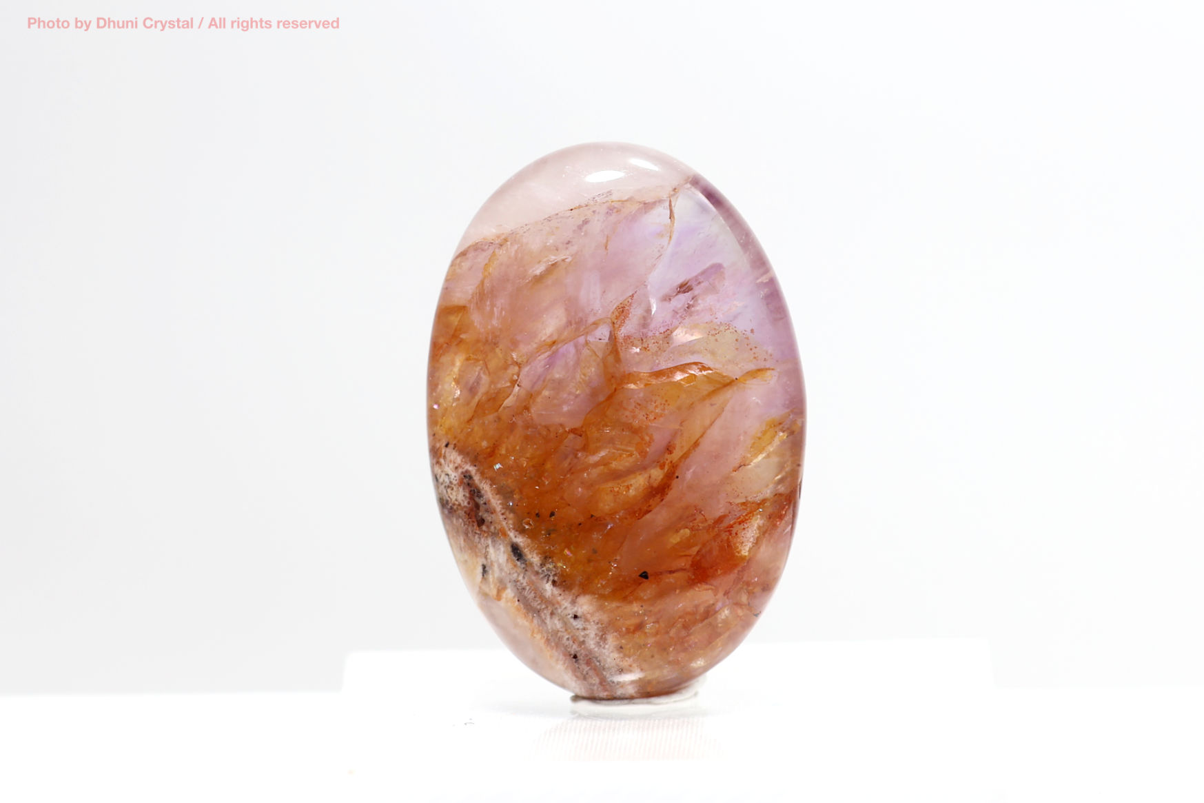 オーラスターライト23の原石 正面から見た結晶