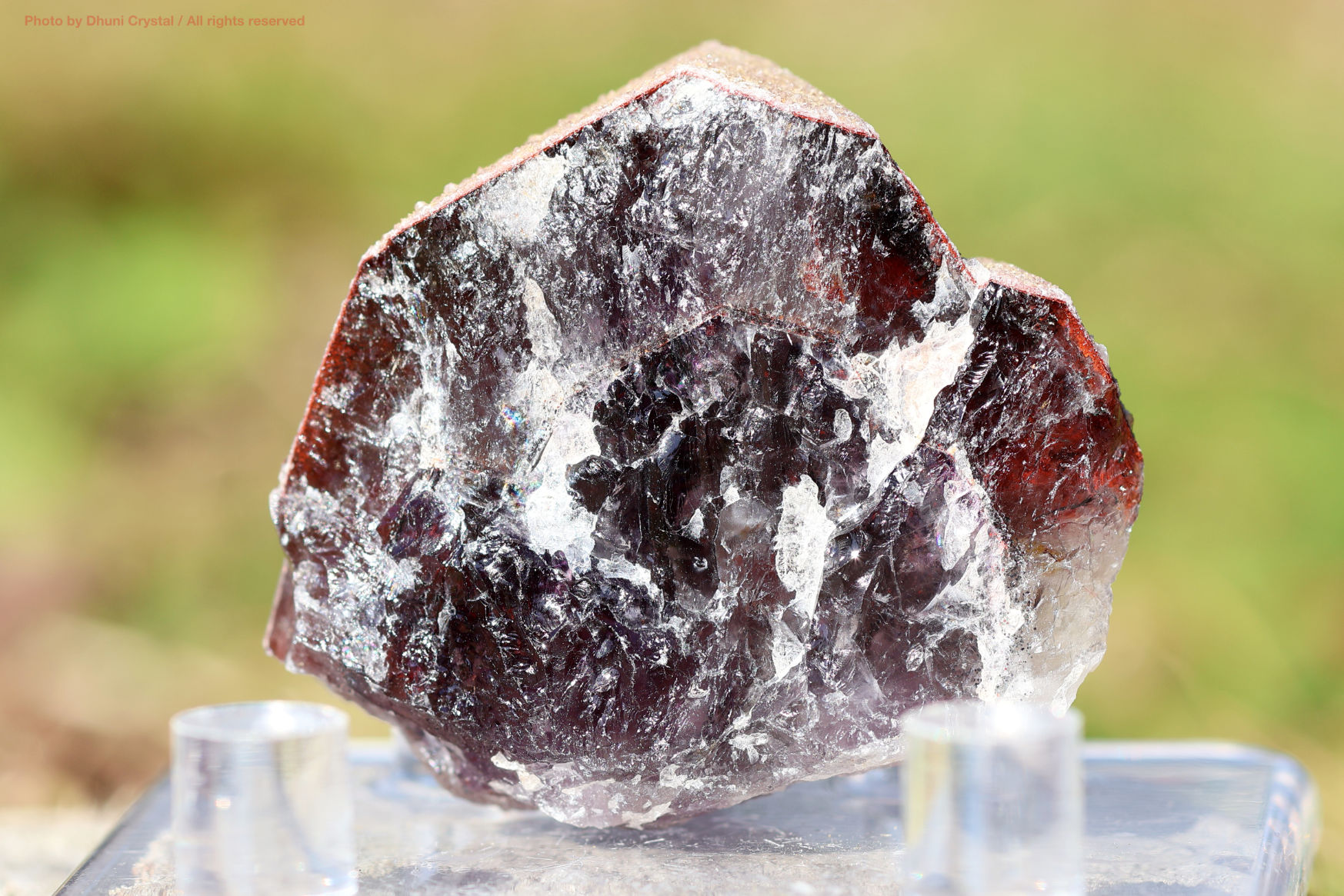 オーラスターライト23の原石 正面から見た結晶