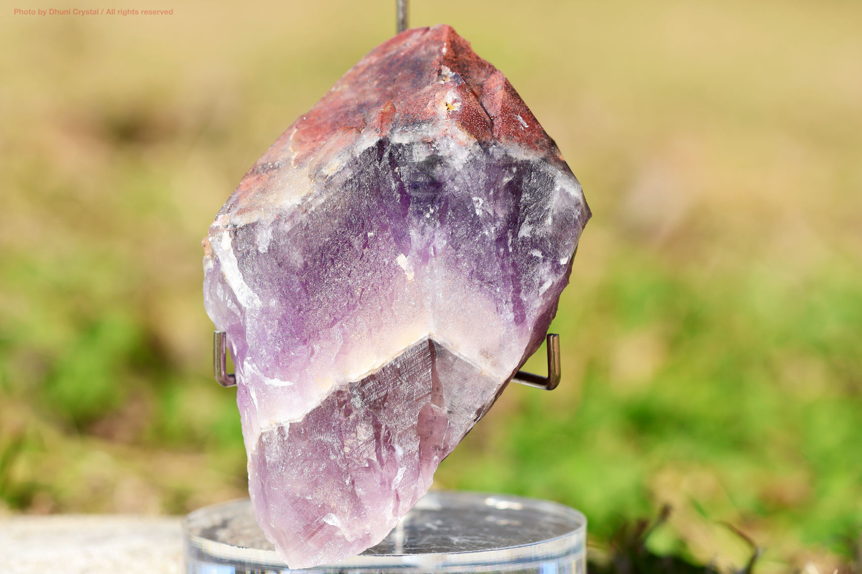 オーラスターライト23の原石 正面から見た結晶