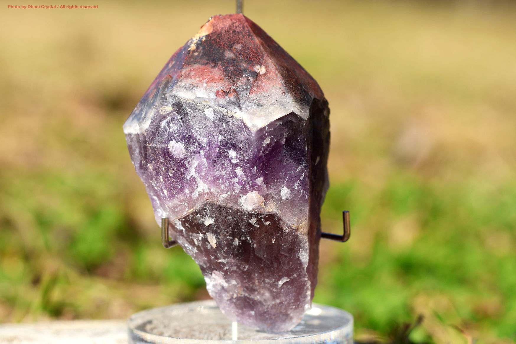 オーラスターライト23の原石 正面から見た結晶