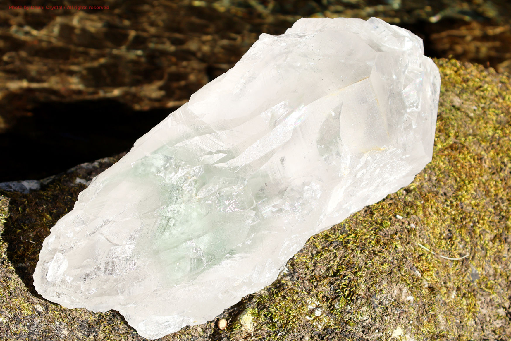 マニハール産ヒマラヤ水晶のアップで見た内部インクルージョン